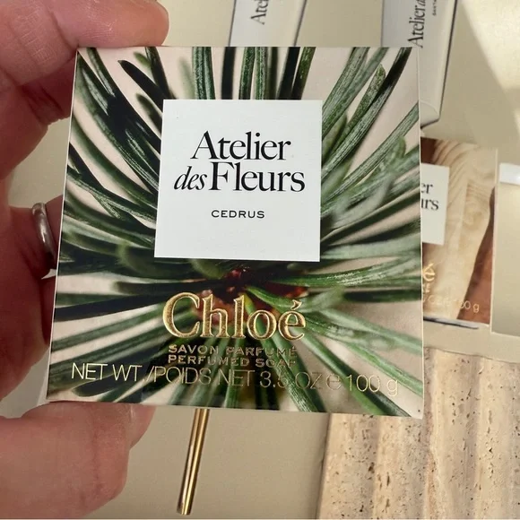 Chloé Atelier des Fleurs Book box set with 3 hand cream and extras brand new - Picture 11 of 16